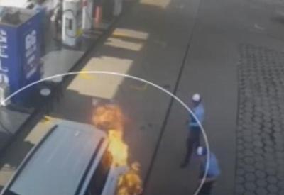 Vídeo: Frentista acende isqueiro e incendeia carro em posto no Pará