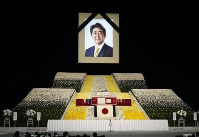 Japão se despede de Shinzo Abe com funeral de Estado