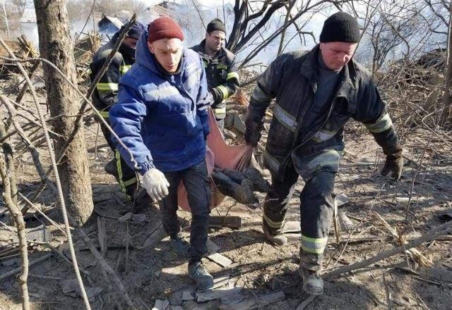 Ucrânia termina de enterrar vítimas de massacre em Bucha