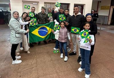 Pai de brasileiros que conseguiram deixar Gaza agradece esforços para a ação de retirada