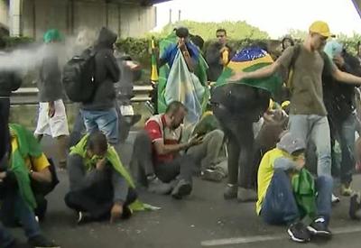 PRF dispersa manifestantes em rodovia próxima de aeroporto