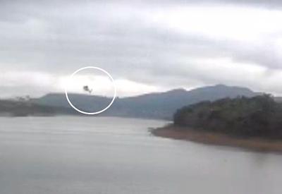 Uma pessoa morre em queda de helicóptero no lago de Furnas, em Capitólio (MG)