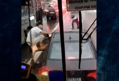 Motorista de veículo é agredido por passageiros de ônibus em SP