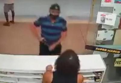Vídeo: assalto com pistola de cola quente não "cola" e suspeito é preso