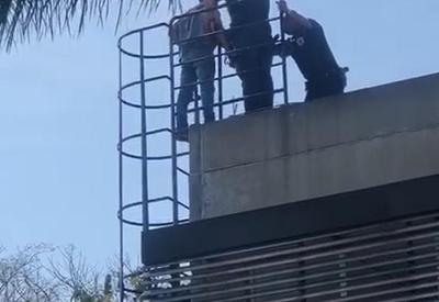 Criminoso é preso em telhado de Ganha Tempo em Barueri