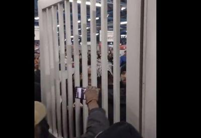 Homem negro é detido por seguranças do metrô e gera revolta em SP