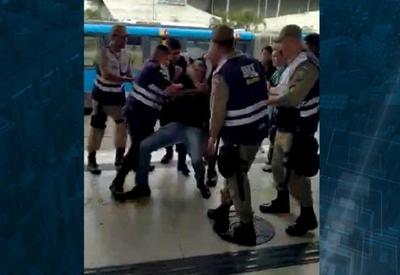 RJ: passageiro é agredido por guardas municipais em terminal do BRT