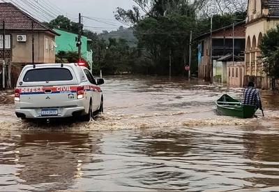 SBT News na TV: Temporal deixa 2 mortos no RS; Governo amplia orçamento para contenção de desastres
