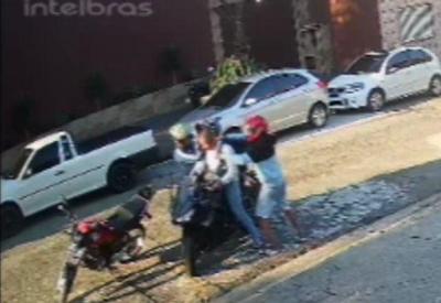 SP: motociclista vive terror no meio da rua durante assalto