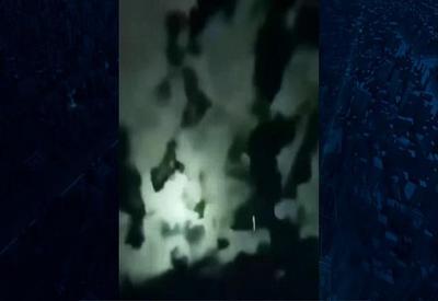 Vídeo: bola de fogo cruza o céu do interior de SP durante a noite