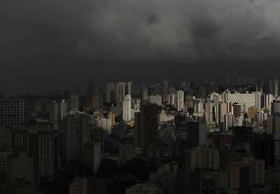 Incêndios no Pantanal podem provocar chuva preta em São Paulo
