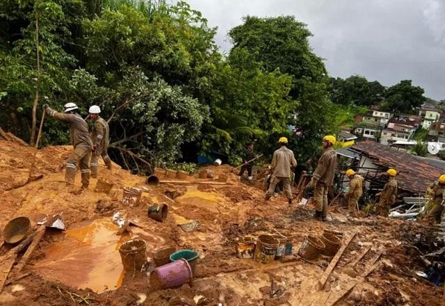 Número de mortos pelas chuvas em Pernambuco sobe para 106