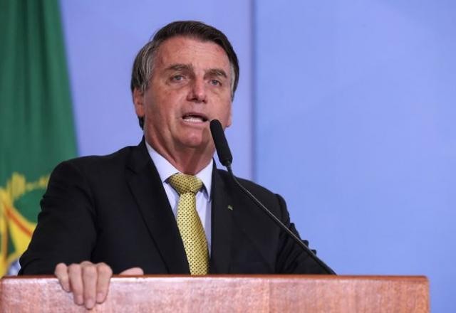 Bolsonaro confirma prorrogação do auxílio e projeta novo Bolsa Família