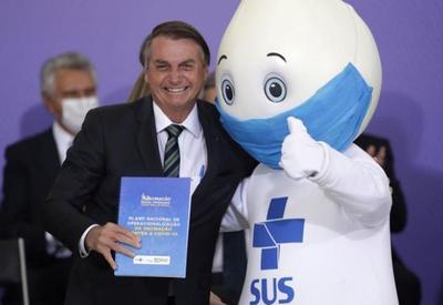 Controladoria-Geral da União retira sigilo do cartão de vacina de Bolsonaro
