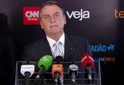 Bolsonaro chega para sabatina no SBT e critica ausência de Lula