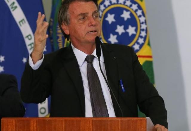 Bolsonaro diz que vetará aumento do fundo eleitoral acima da inflação