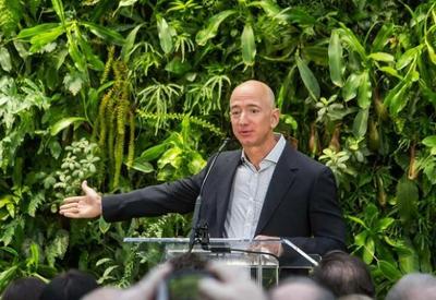 Bilionário Jeff Bezos diz que vai doar seu patrimônio em vida