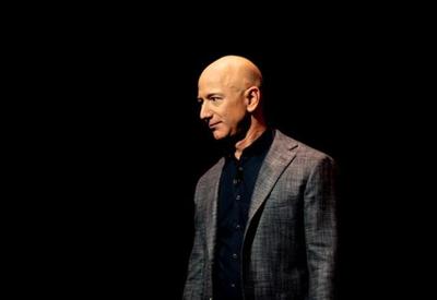 Jeff Bezos posta vídeo se preparando para ir ao espaço