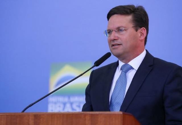 Ministro garante parcelas de R$ 400 do Auxílio Brasil na próxima semana