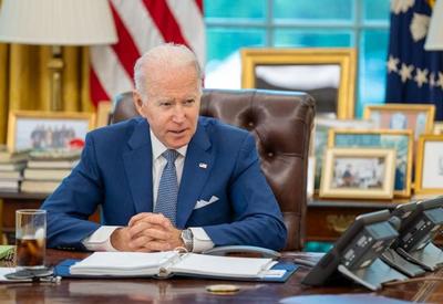 Biden anuncia envio de US$ 1 bilhão em artilharia à Ucrânia