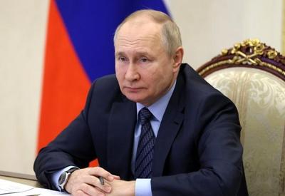 Putin acusa Ocidente de usar Ucrânia para enfraquecer Rússia