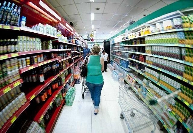 Supermercados brasileiros registram queda de estoque no mês de abril