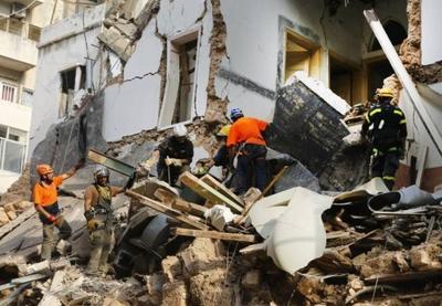 Líbano: um mês após explosão, socorristas detectam sinal de vida sob escombros