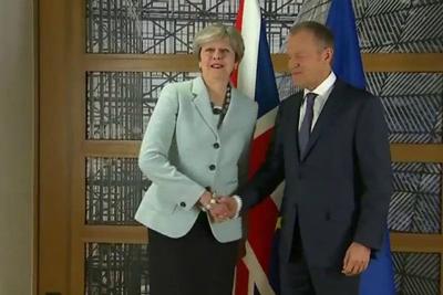Líder do Reino Unido sela acordo para saída da União Europeia