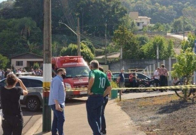 Adolescente invade escola com facão e mata crianças em Santa Catarina