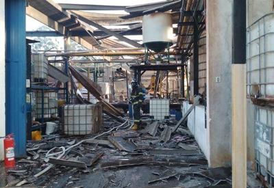 Explosão em fábrica de produtos químicos deixa 6 feridos em SP
