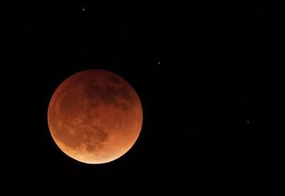Eclipse lunar total desta 3ª feira (8.nov) terá Lua de sangue