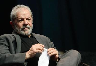 Economistas pró-Lula veem risco em Bolsonaro e dizem priorizar democracia