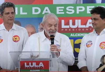 Lula reforça campanha no nordeste e participa de caminhada em Aracaju