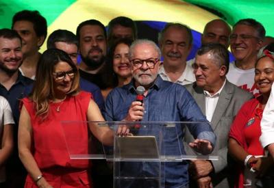 Cores verde e amarelo pertencem a todos os brasileiros, diz Lula