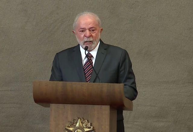 Lula chora em discurso emocionado, em diplomação no TSE