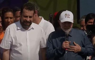 Lula pede votos para Boulos em palanque do 1º de Maio em São Paulo