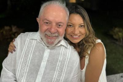 De férias, Lula toma banho de mar: "Começar 2024 com energia para rodar o Brasil"