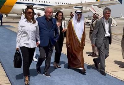 Lula chega em Abu Dhabi para reunião com presidente dos Emirados Árabes
