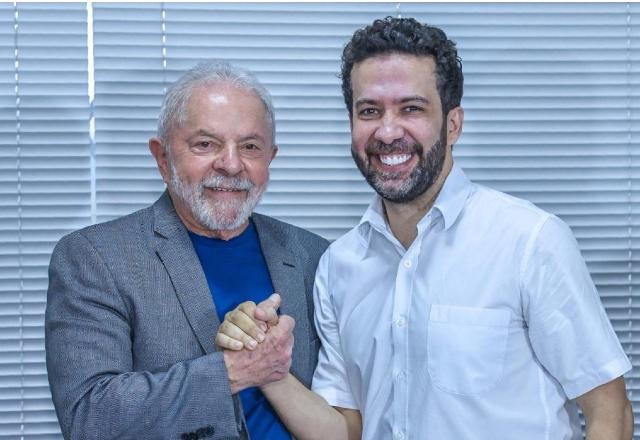 Em live com Janones, Lula diz que vai manter Auxílio-Emergencial em 2023