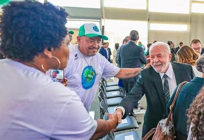 Lula assina decretos em favor de catadores e recicladores