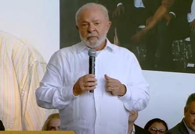 Lula lamenta concentração de riqueza e volta a criticar presidente do BC