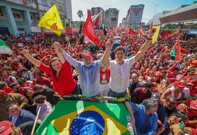 Lula sobre Bolsonaro: "Terá que ter humildade e colocar a faixa no meu pescoço"