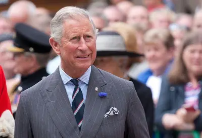 Rei Charles III dá entrada em hospital para cirurgia contra aumento de próstata