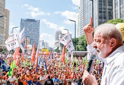 Lula critica taxa de juros e diz que ela controla desemprego