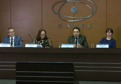 MEC congela mais 2.700 bolsas de estudos do CAPES
