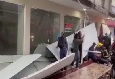 SC: marquise de prédio desaba e deixa feridos em Balneário Camboriú
