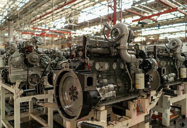 Produção industrial em julho recua 0,6%, o dobro do esperado