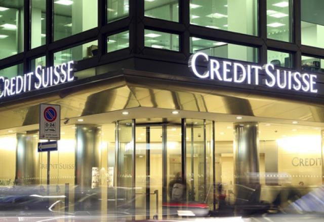 Bolsa fecha em ligeira queda em dia de turbulência pelo Credit Suisse