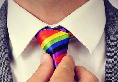 Metade dos LGBTs não se assume no trabalho por medo de preconceito