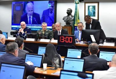 Ministro da Defesa e chefes das Forças Armadas participam de audiência na Câmara